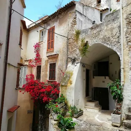 アパート Chicca スペルロンガ